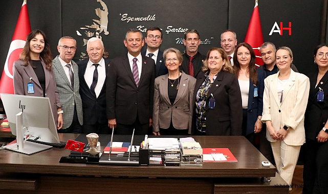 Akhisar CHP Heyeti, TBMM'de Özgür Özel ile Bir Araya Geldi