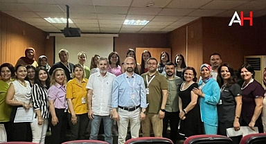 Akhisar'da 14 Hemşireye Sertifika Verildi