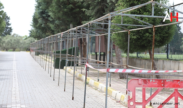 Akhisar'da 565. Çağlak Festivali İçin Gölet'te stantlar kuruluyor