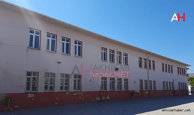 Akhisar'da Depreme Dayanıksız Binaların Yıkımına Başlandı