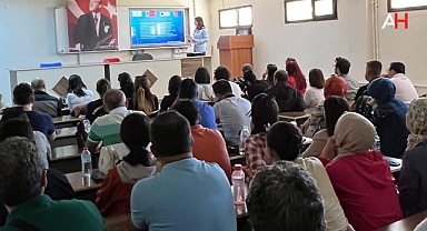 Akhisar'da Öğretmenlere Erasmus+ Programı Tanıtıldı