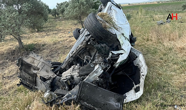Akhisar'da Otomobil Zeytin Bahçesine Devrildi: 5 Kişi Yaralandı