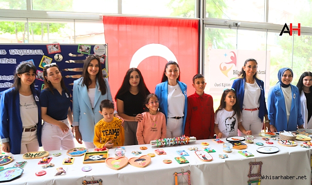 Akhisar'da Özel Çocuklar Sanatla Buluştu: Bilge Çocuk Akademi'nin Özel Sergisi Açıldı