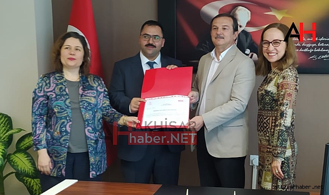 Akhisar İlçe Sağlık Müdürlüğü'ne "Beslenme Dostu ve Fiziksel Aktiviteyi Destekleyen İş Yeri" Sertifikası Verildi