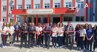 Akhisar Şeyh İsa Anadolu Lisesi'nde Bilim Şöleni: TÜBİTAK 4006 Bilim Fuarı Başladı