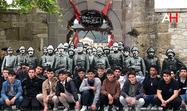 Akhisarlı Gençler Çanakkale'de Tarihi ve Kültürel Bir Yolculuk Yaptı