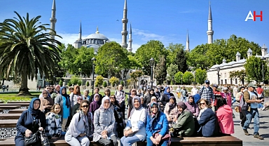 Akhisarlı Kadınlar Kültür Gezileriyle İstanbul'un Tarihi ve Kültürel Zenginliklerini Keşfetti