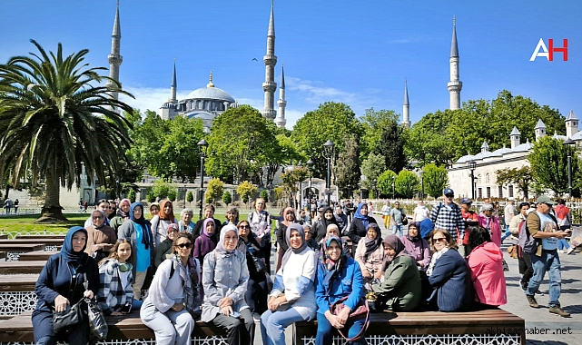 Akhisarlı Kadınlar Kültür Gezileriyle İstanbul'un Tarihi ve Kültürel Zenginliklerini Keşfetti