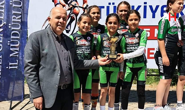 Akhisarlı Minikler Türkiye Kupası'nda Kürsüye Çıktı