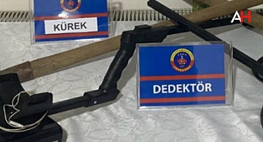 Arazide Dedektörle Define Ararken Suçüstü Yakalandılar