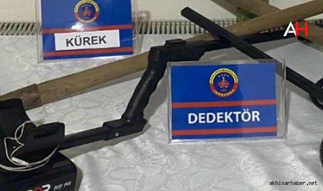 Arazide Dedektörle Define Ararken Suçüstü Yakalandılar