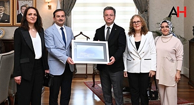 Ebe ve Hemşireler Haftasında Vali Ünlü’ye Ziyaret