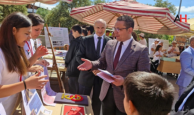 Gazi Ortaokulu ve Yayakırıldık Reşat Öztürk Ortaokulu TÜBİTAK 4006 Bilim Fuarı Açıldı