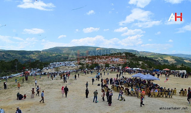 Gördes’de 19. Uçurtma şenliğine katılım yoğun oldu