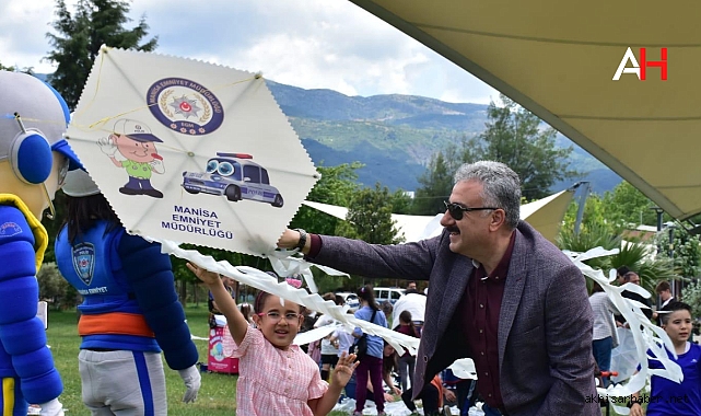Manisa'da Trafik Haftası Coşkusu: Uçurtma Şenliği