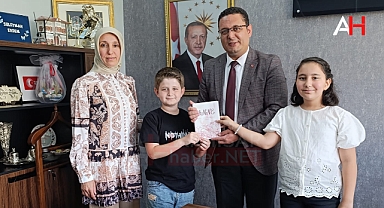 Misak-ı Milli İlkokulu Öğrencileri Şiir Kitabı İle Annelerine Vefa Gösterdi