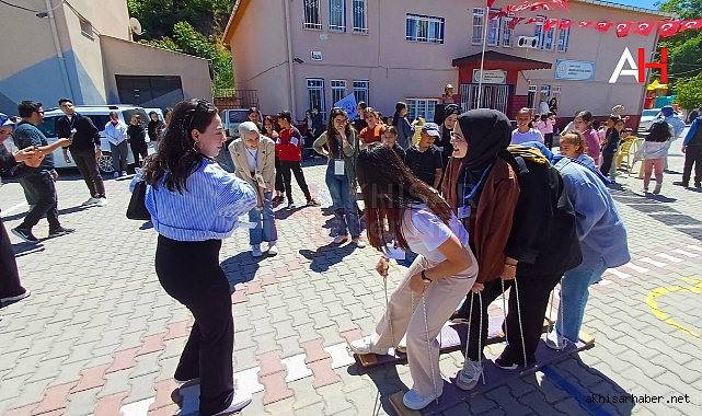 Sakarya Üniversitesi Öğrencilerinden Selçikli'ye Kitap Bağışı ve Geleneksel Etkinlik