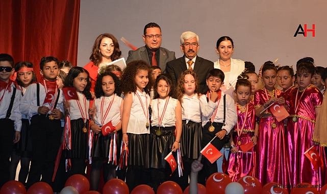 Ticaret Odası İlkokulu öğrencilerinin okuma bayramı sevinci