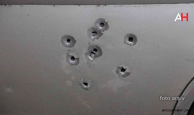 Akhisar’da Gece Yarısı Araç Kurşunlanma Olayı