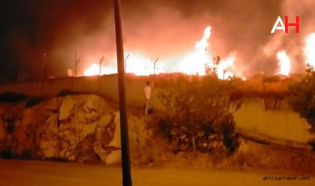 Akhisar'da Otluk Alanda Yangın Paniği