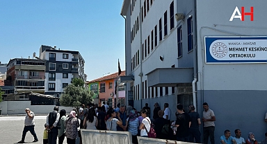 Akhisar'da TYT Sınavı Sorunsuz Tamamlandı