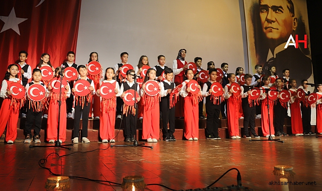 Akhisar Misak-ı Milli İlkokulu 3-A sınıfının Unutulmaz Türkü Gecesi