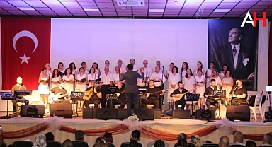 Akhisar Sanat Dostları Derneği'nden Muhteşem Türk Halk Müziği Konseri