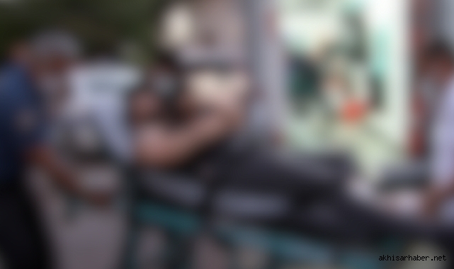 Akhisarlı genç kazara parmağını kopardı