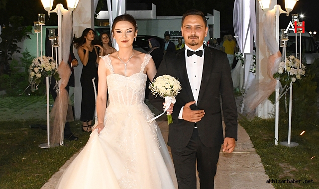 Begüm ve Ümmet Dünya Evine Girdi