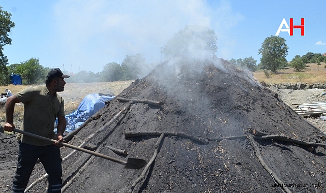 Emeğin Dumanı Böyle Tütüyor, Odunlar 10 Günde Mangal Kömürü Oluyor