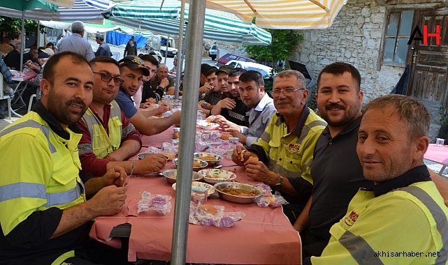 Gördes Çiçekli Köy Hayrına Rekor Katılım