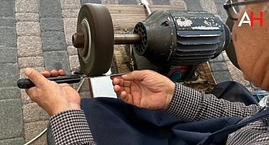 Kurban Bayramı Öncesi Akhisar'da Bıçak ve Satır Bileyicilerinde Yoğunluk