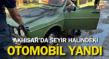Akhisar'da Seyir Halindeki Otomobil Yandı