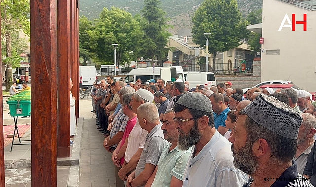 Bigadiç'teki Kazada Hayatını Kaybeden Özlem Yavaş, Kırkağaç'ta Toprağa Verildi