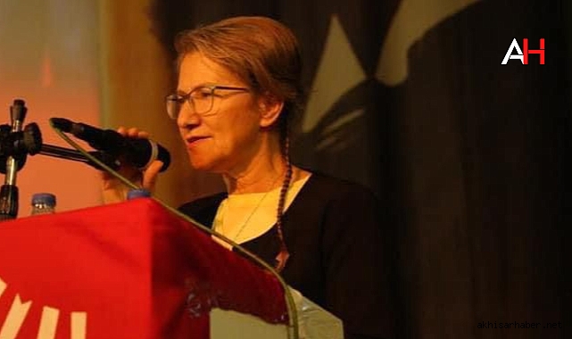 CHP Akhisar İlçe Başkanı Hayriye Hacet Sivas Katliamının 31. Yılında basın açıklaması yaptı