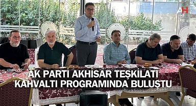 AK Parti Akhisar Teşkilatı Kahvaltı Programında Buluştu