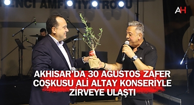 Akhisar'da 30 Ağustos Zafer Coşkusu Ali Altay Konseriyle Zirveye Ulaştı