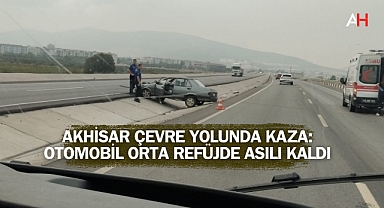 Akhisar Çevre Yolunda Kaza: Otomobil Orta Refüjde Asılı Kaldı