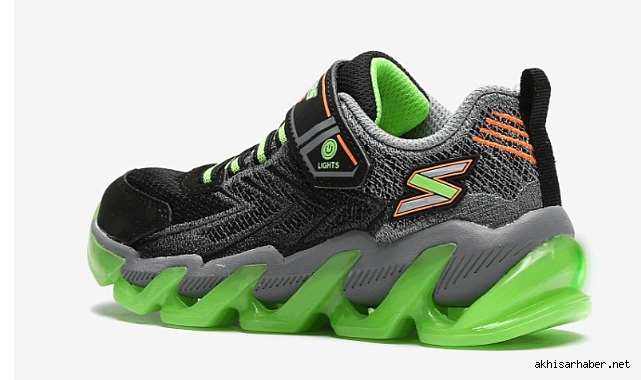 Ayakkabı Modasının Öne Çıkanları: Işıklı Ayakkabılar ve Kadın Sneakers