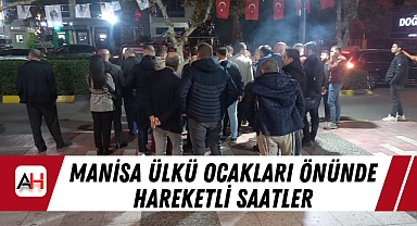 Manisa Ülkü Ocakları Önünde Hareketli Saatler