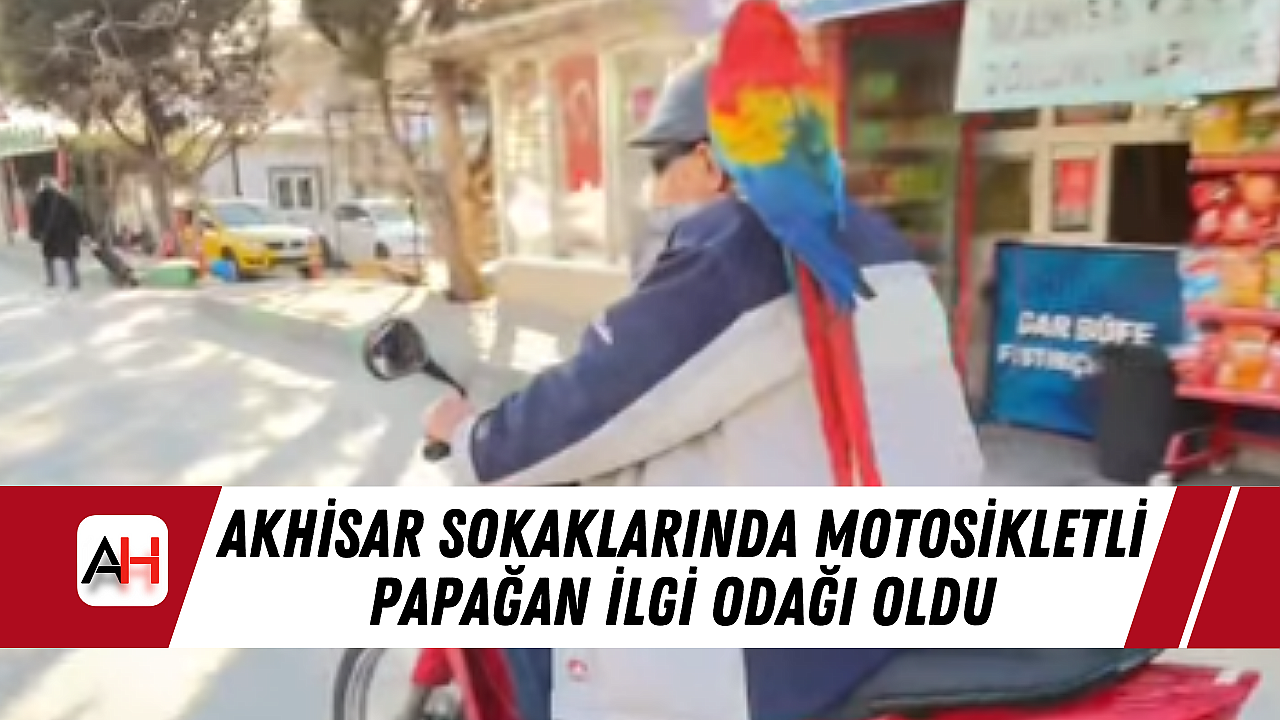 Akhisar Sokaklarında Motosikletli Papağan İlgi Odağı Oldu