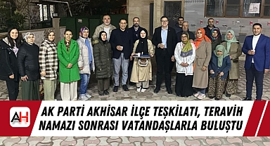 AK Parti Akhisar İlçe Teşkilatı, Teravih Namazı Sonrası Vatandaşlarla Buluştu