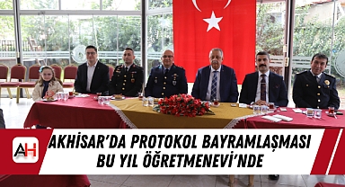 Akhisar'da Protokol Bayramlaşması Bu Yıl Öğretmenevi'nde Gerçekleştirildi
