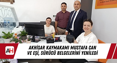 Akhisar Kaymakamı Mustafa Can ve Eşi, Sürücü Belgelerini Yeniledi