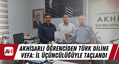 Akhisarlı Öğrenciden Türk Diline Vefa: İl Üçüncülüğüyle Taçlandı