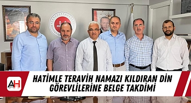 Hatimle Teravih Namazı Kıldıran Din Görevlilerine Belge Takdimi
