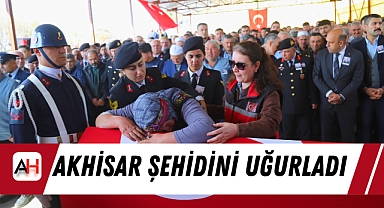 Akhisar Şehidini Uğurladı