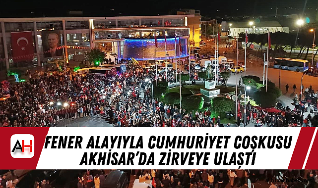 Fener Alayıyla Cumhuriyet Coşkusu Akhisar'da Zirveye Ulaştı