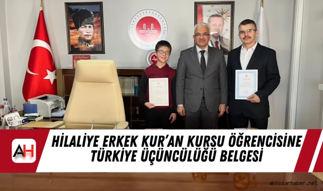 Hilaliye Erkek Kur'an Kursu Öğrencisine Türkiye Üçüncülüğü Belgesi