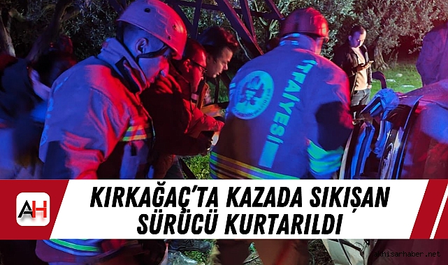 Kırkağaç'ta kazada sıkışan sürücü kurtarıldı